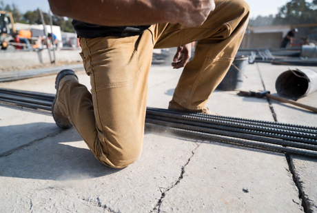 Pantalon de travail &agrave; double genou sur Jobsite.jpg